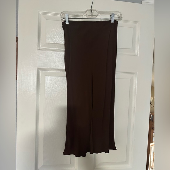 Adorable chocolate skirt flowing with a flair bottom - Picture 1 of 5